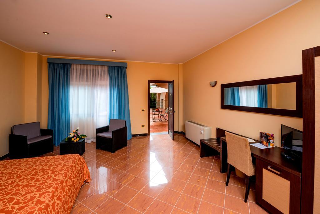 Th Cinisi - Florio Park Hotel Exterior photo
